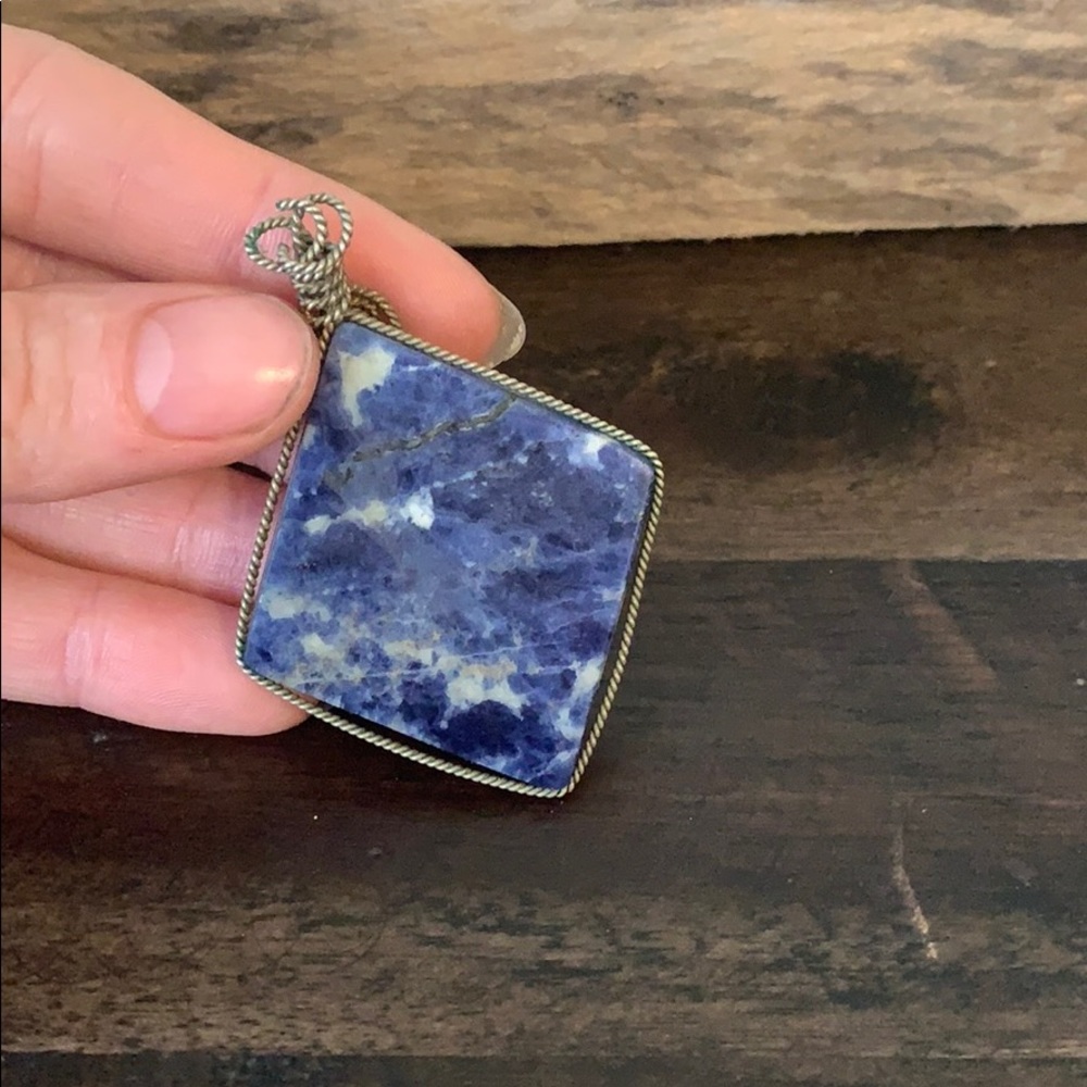 Amulet View 2